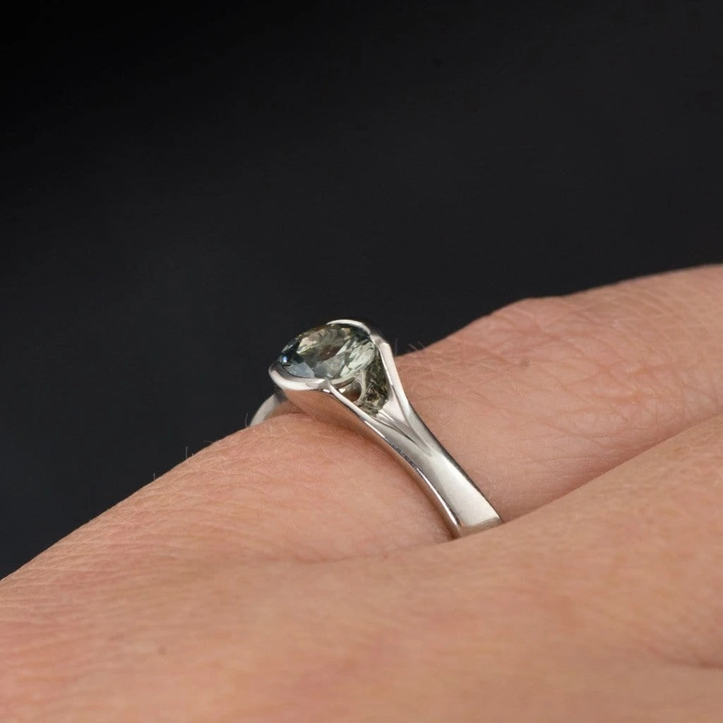 Fashionable Zircon Womens Ring With Diamonds
